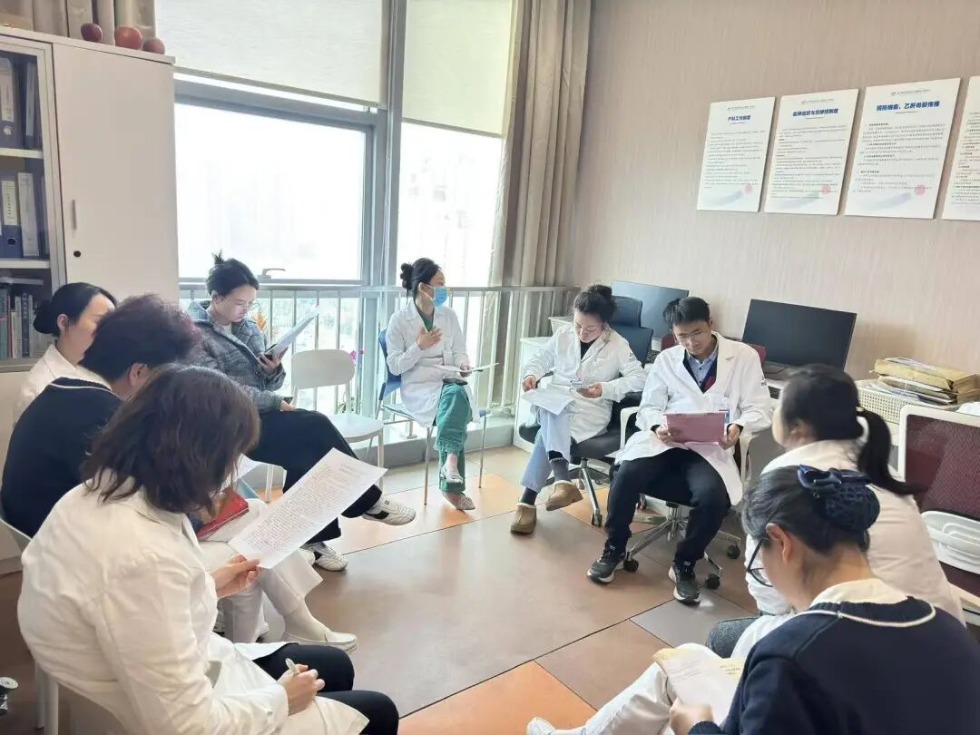 凯旋!49岁高危孕妈平安分娩,多学科团队携手托举新生